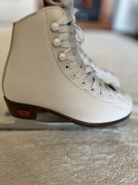 Riedell Classic White Leather Skating Boots for kids size 1